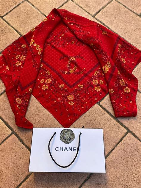 comment reconnaitre un vrai foulard chanel